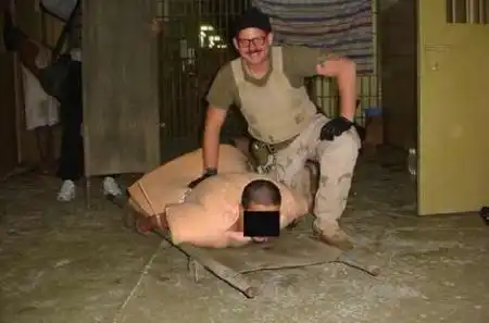 Новые фотографии пыток в иракской тюрьме Абу-Граиб