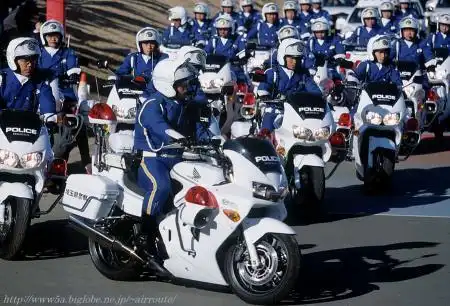 Начем ездит полиция Японии!!??