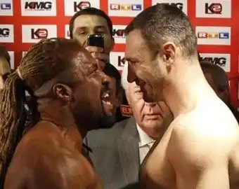 ШЭННОН БРИГГС БРОСИЛ КРОССОВКУ ВО ВЛАДИМИРА КЛИЧКО