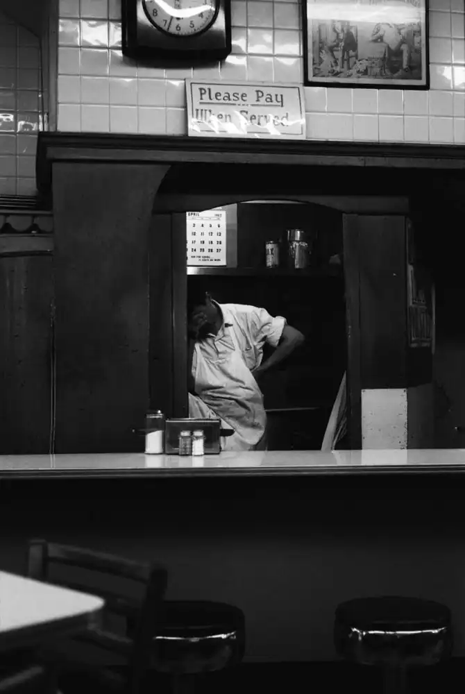 Жители старого Детройта в черно-белых фотографиях