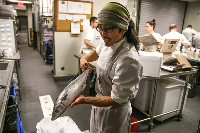 Какими качествами и навыками должен обладать суши-шеф