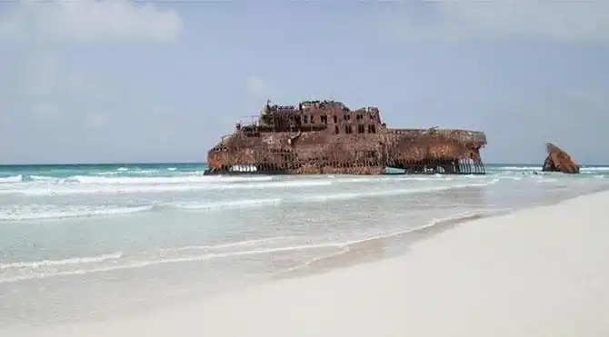 12 самых знаменитых кораблекрушений, которые можно увидеть