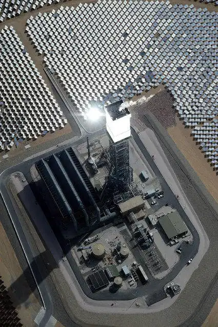 Огромная солнечная электростанция