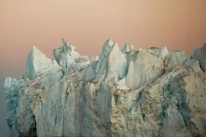 Величественное путешествие айсбергов