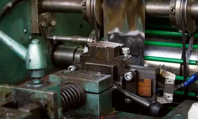 Как делают карандаши из сибирского кедра