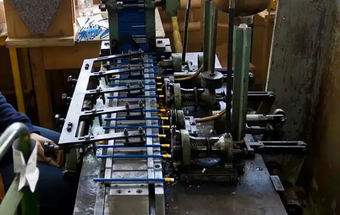 Как делают карандаши из сибирского кедра