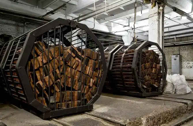 Как делают карандаши из сибирского кедра