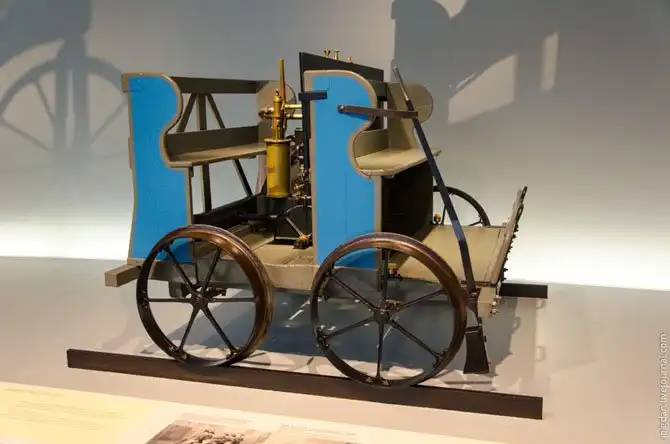 Экскурсия в Музей самодвижущихся экипажей компании Мерседес