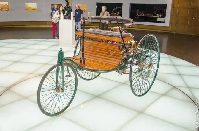 Экскурсия в Музей самодвижущихся экипажей компании Мерседес