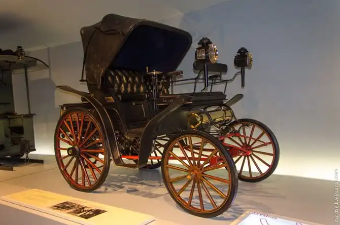 Экскурсия в Музей самодвижущихся экипажей компании Мерседес