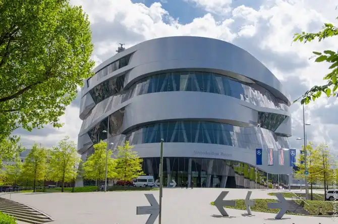 Экскурсия в Музей самодвижущихся экипажей компании Мерседес