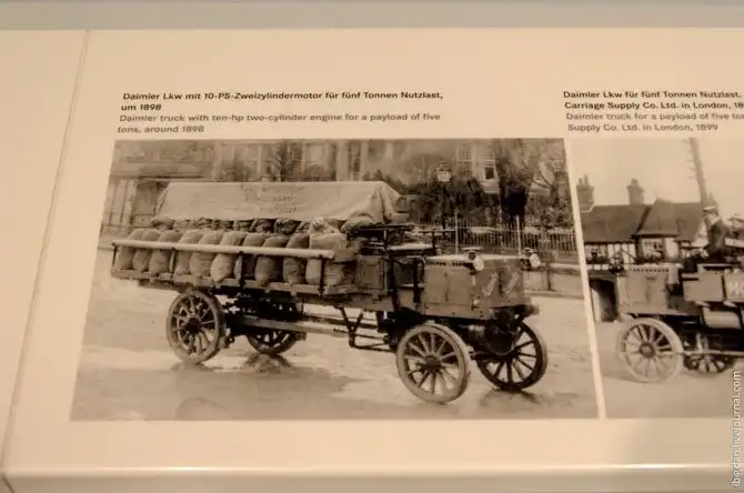 Экскурсия в Музей самодвижущихся экипажей компании Мерседес