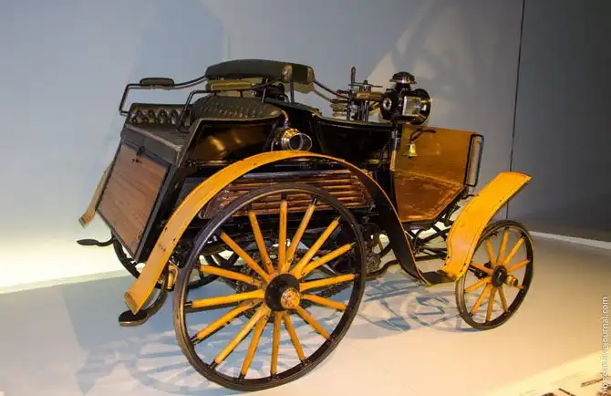 Экскурсия в Музей самодвижущихся экипажей компании Мерседес