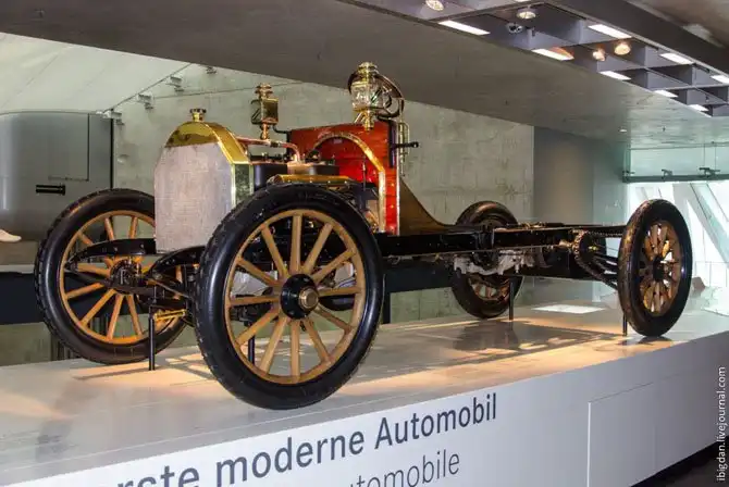 Экскурсия в Музей самодвижущихся экипажей компании Мерседес