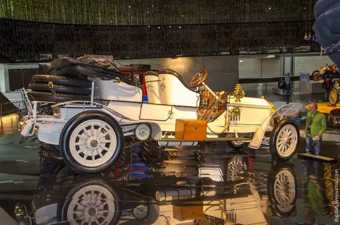 Экскурсия в Музей самодвижущихся экипажей компании Мерседес