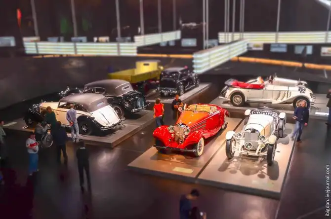 Экскурсия в Музей самодвижущихся экипажей компании Мерседес