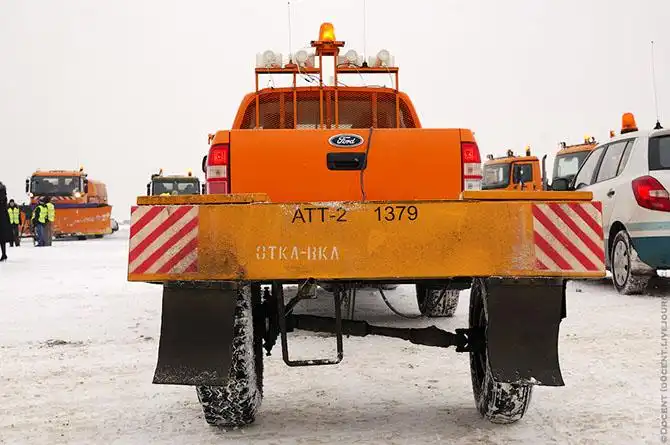 Как обслуживают взлетно-посадочную полосу