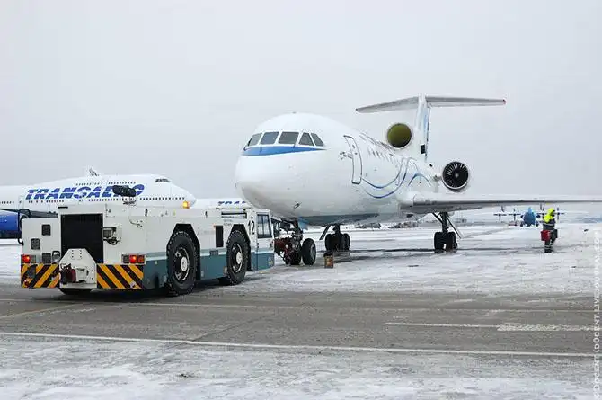 Как обслуживают взлетно-посадочную полосу
