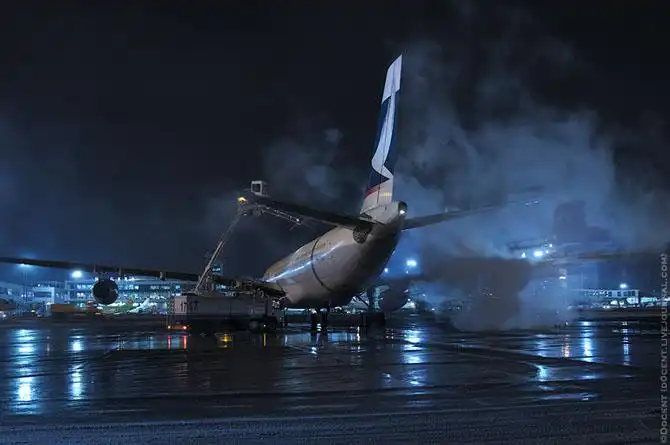 Как обслуживают взлетно-посадочную полосу