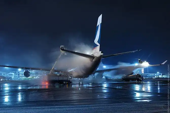 Как обслуживают взлетно-посадочную полосу