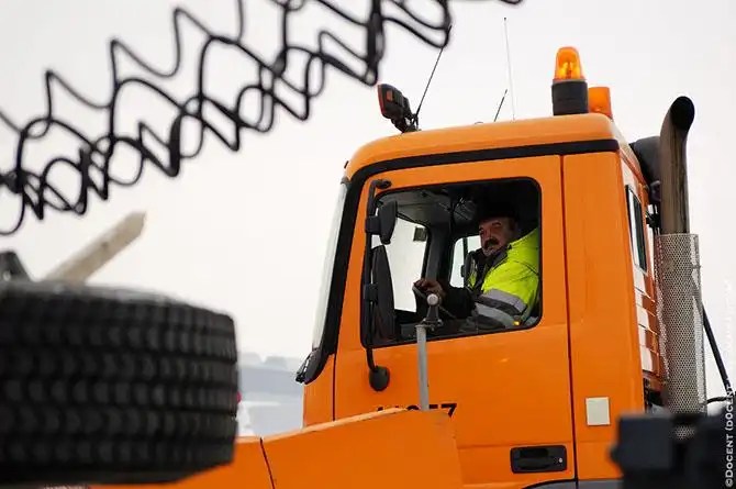 Как обслуживают взлетно-посадочную полосу