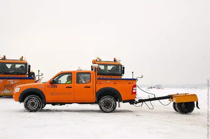 Как обслуживают взлетно-посадочную полосу