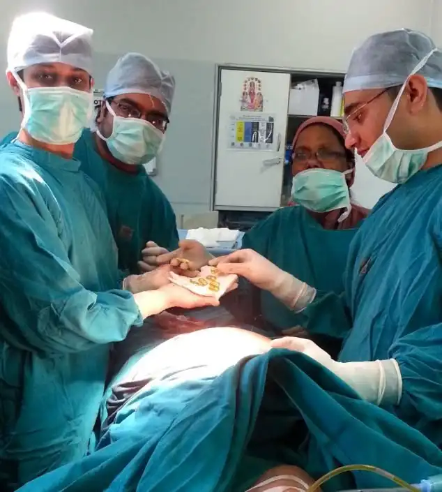 Извлечение золотых слитков из желудка