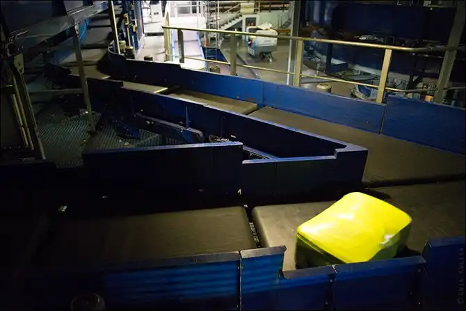 Как сортируют багаж в аэропорту Домодедово