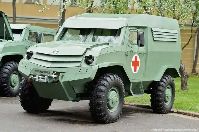 Официальный дебют российских броневиков "Торос" и "Колун"