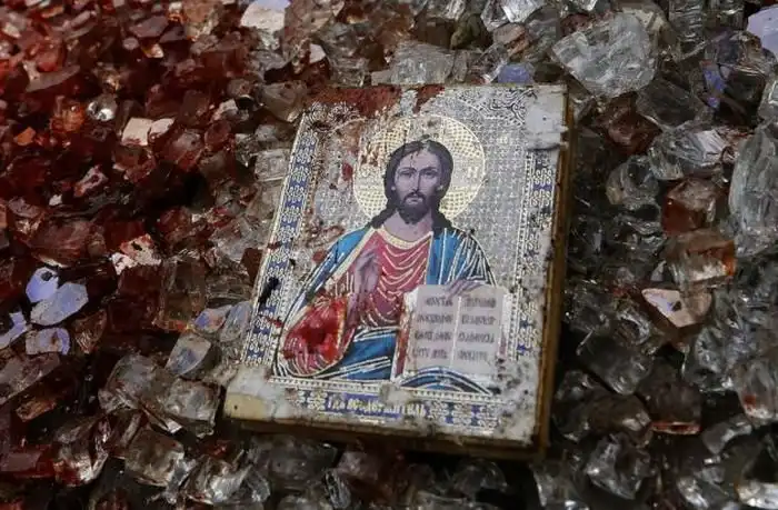 Последствия обстрела аэропорта в Донецке