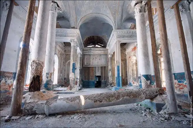 Заброшенные сельские церкви