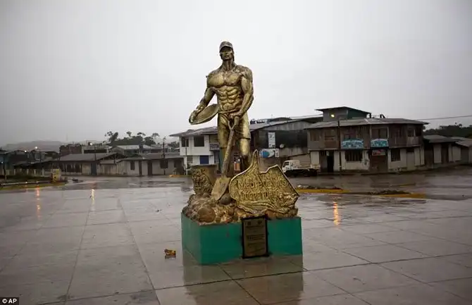 Город-призрак золотодобытчиков в перуанской Амазонии