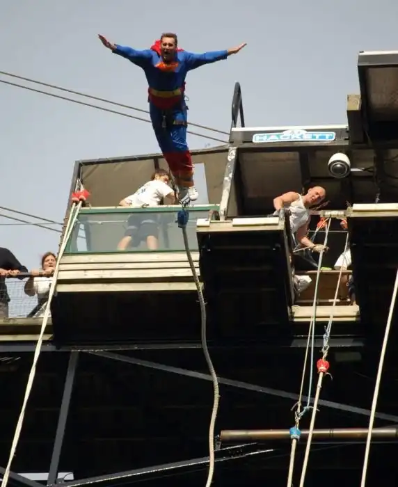 Самые пугающие и впечатляющие аттракционы в мире