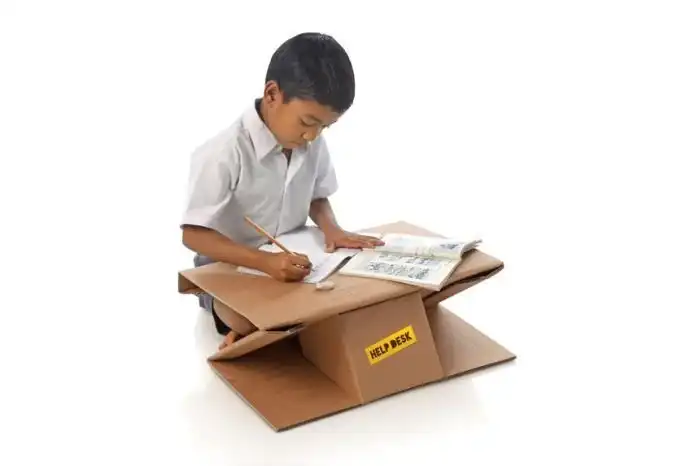 Портфель-парта для школьников из развивающихся стран