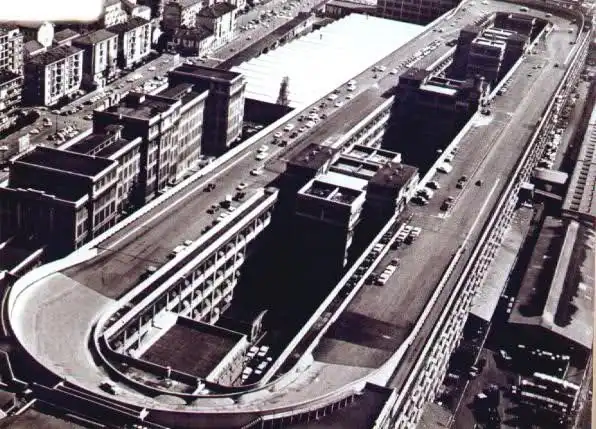 Автомобильные гонки на крыше