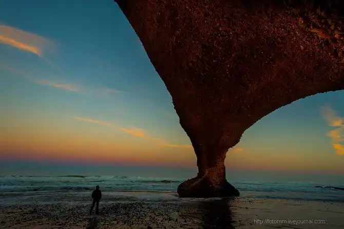 Удивительные глиняно-песчаные арки в Марокко