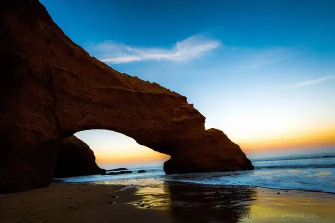 Удивительные глиняно-песчаные арки в Марокко