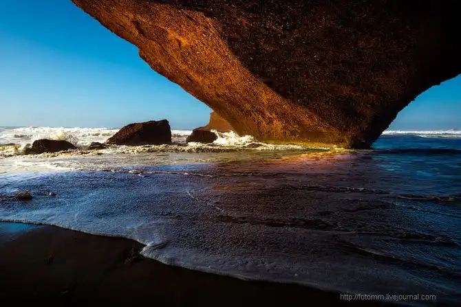 Удивительные глиняно-песчаные арки в Марокко