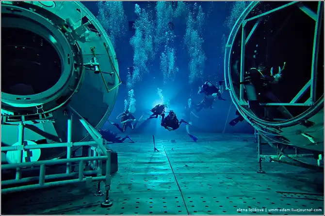 Как космонавты готовятся работать в открытом космосе