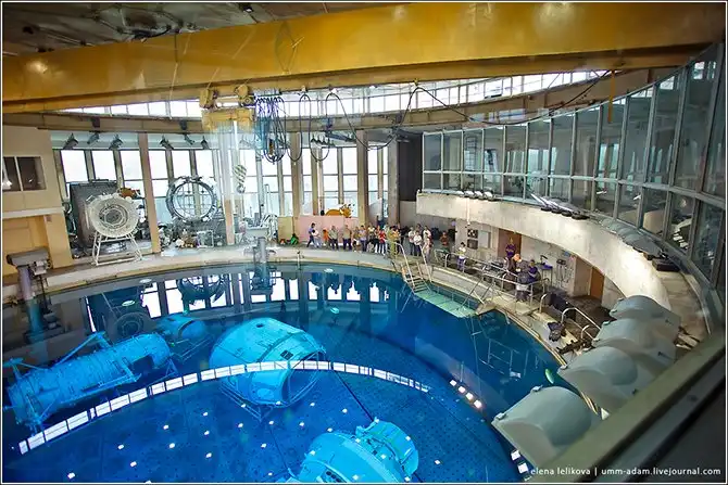 Как космонавты готовятся работать в открытом космосе