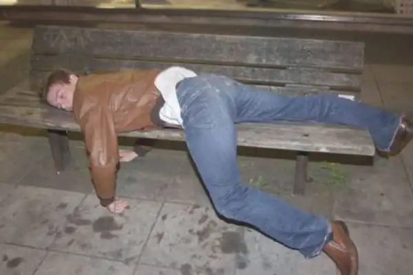 О влиянии алкоголя на комфортность парковых скамеек