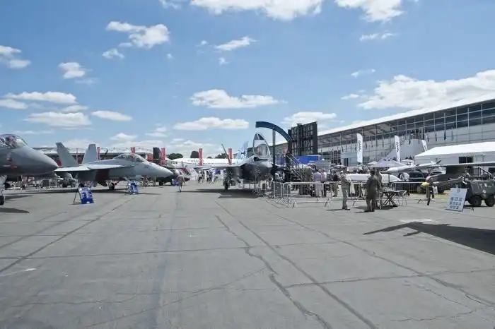 Новый американский истребитель F-35 на выставке "Фарнборо-2014"