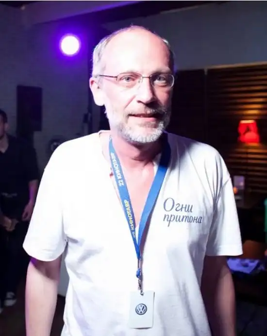 Александр Гордон женился на 20-летней студентке