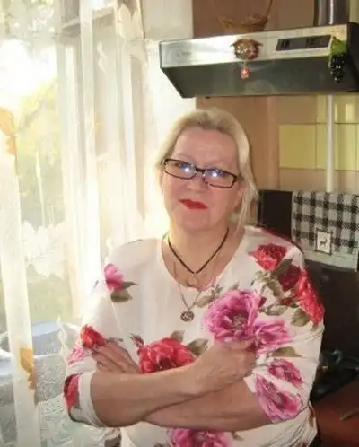 Она ищет его 18+