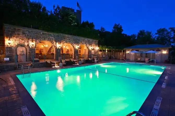 Самые красивые замки мира, в которых можно отдохнуть