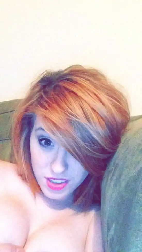 Без лифчика