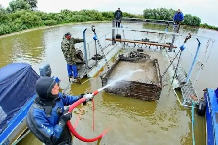 Военный грузовик времен ВОВ подняли со дна реки