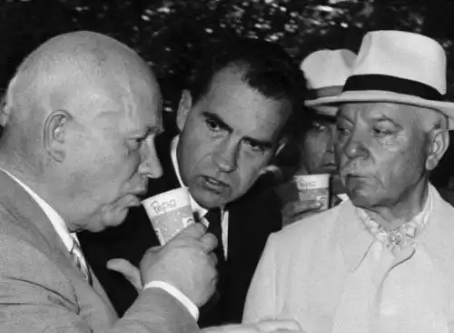 Как Леонид Брежнев позволил пепси-коле завоевать СССР