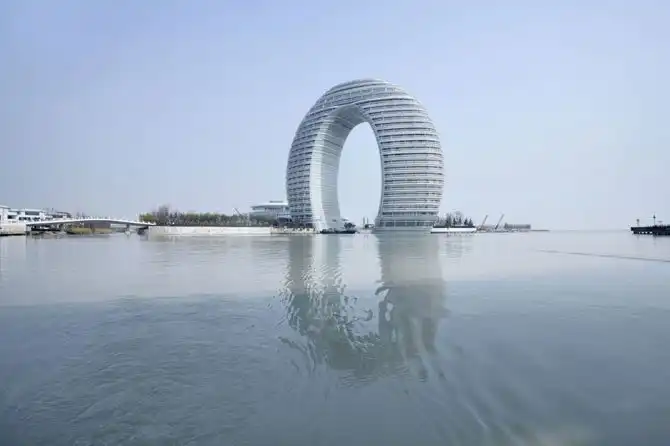 Самые эффектные архитектурные сооружения, “оживающие” с наступлением ночи