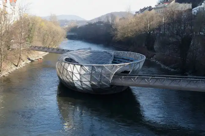 Самые эффектные архитектурные сооружения, “оживающие” с наступлением ночи